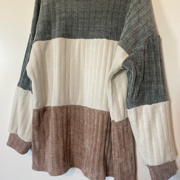 Women’s crewneck striped sweater size medium - Picture 4 of 7